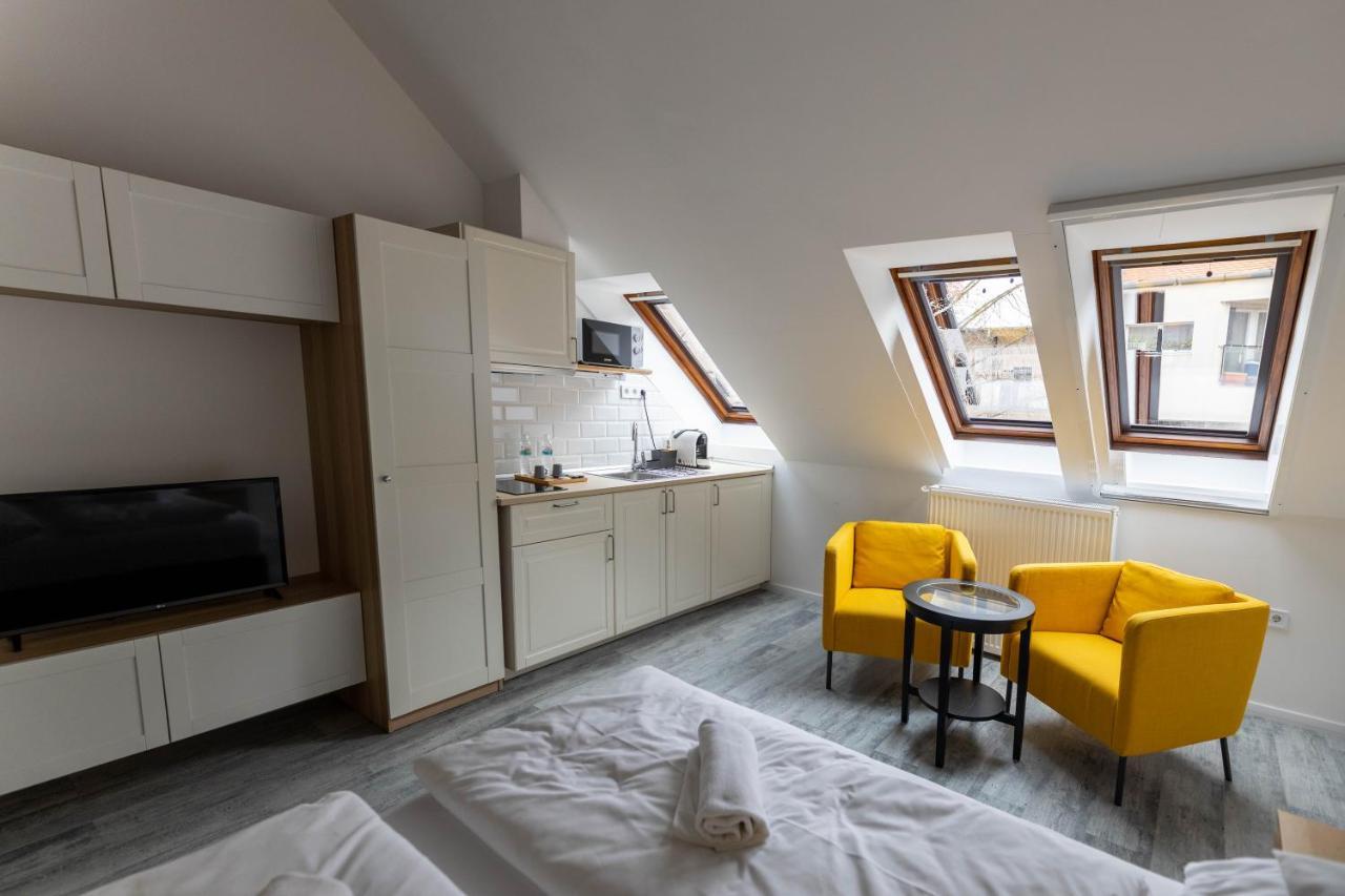 Roomstore Studio Apartments 埃格尔 外观 照片